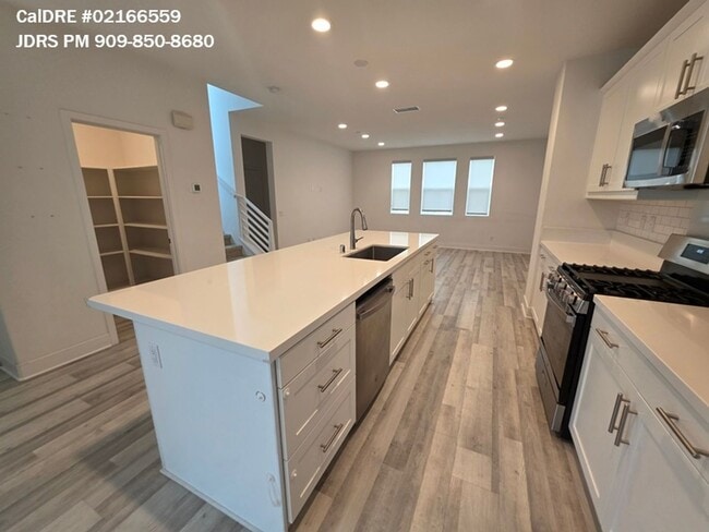 Building Photo - Rancho Cucamonga 4 Bedroom Home
