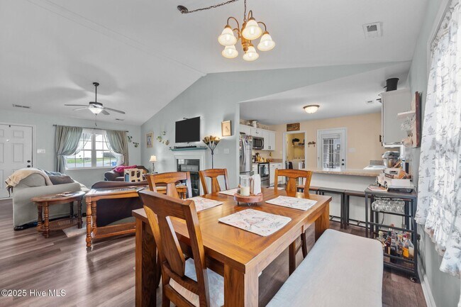 Building Photo - 1006 Hollyfield Ct