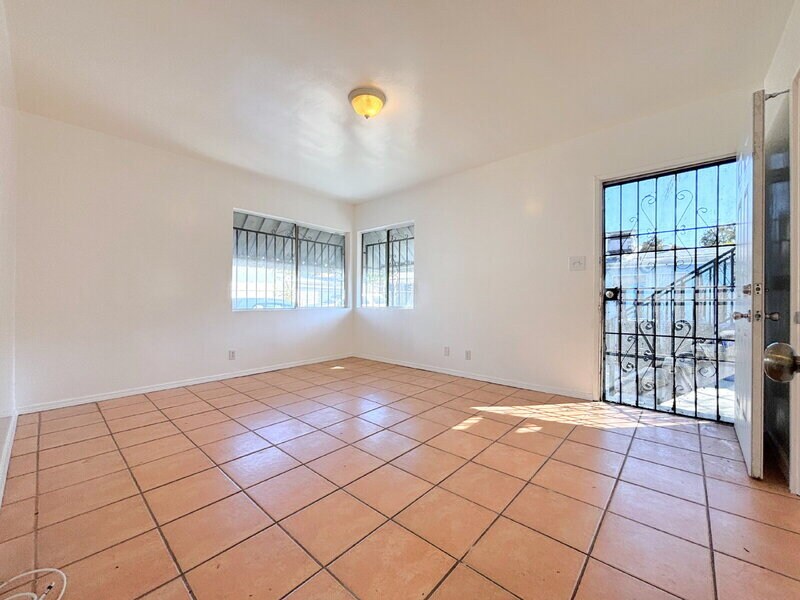 Foto principal - 645 S Bonnie Beach Pl