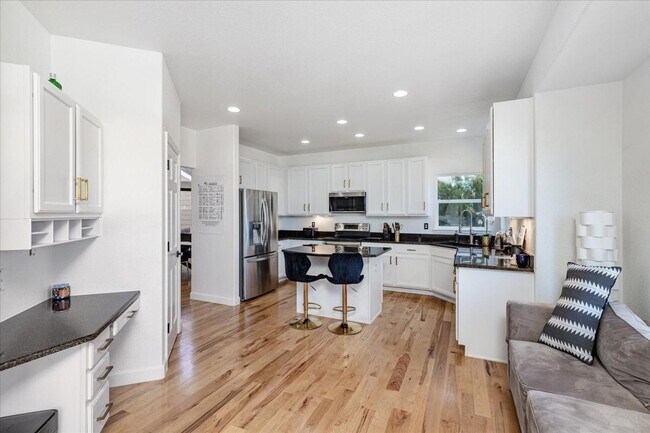 Building Photo - 6009 S Ukraine Cir