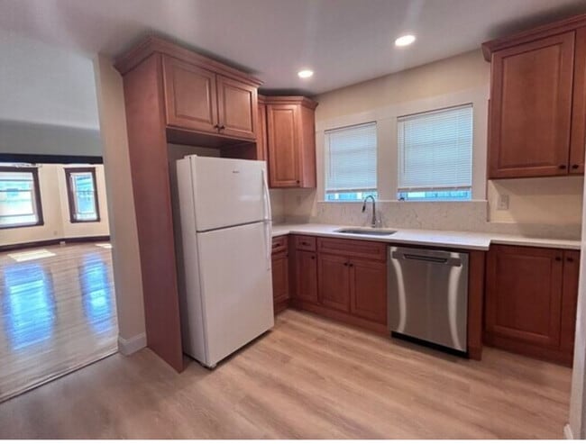 Building Photo - 31 Cummins Hwy