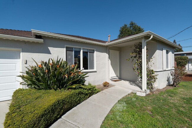 Foto del edificio - House in Great Sunnyvale Location w/Large Yard & Gardener