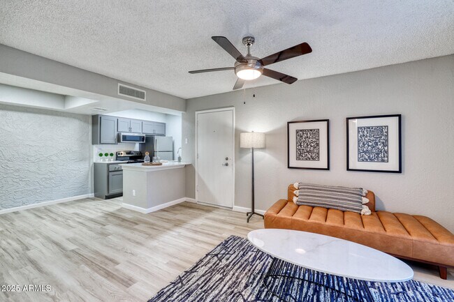 Foto del edificio - 5225 E Thomas Rd