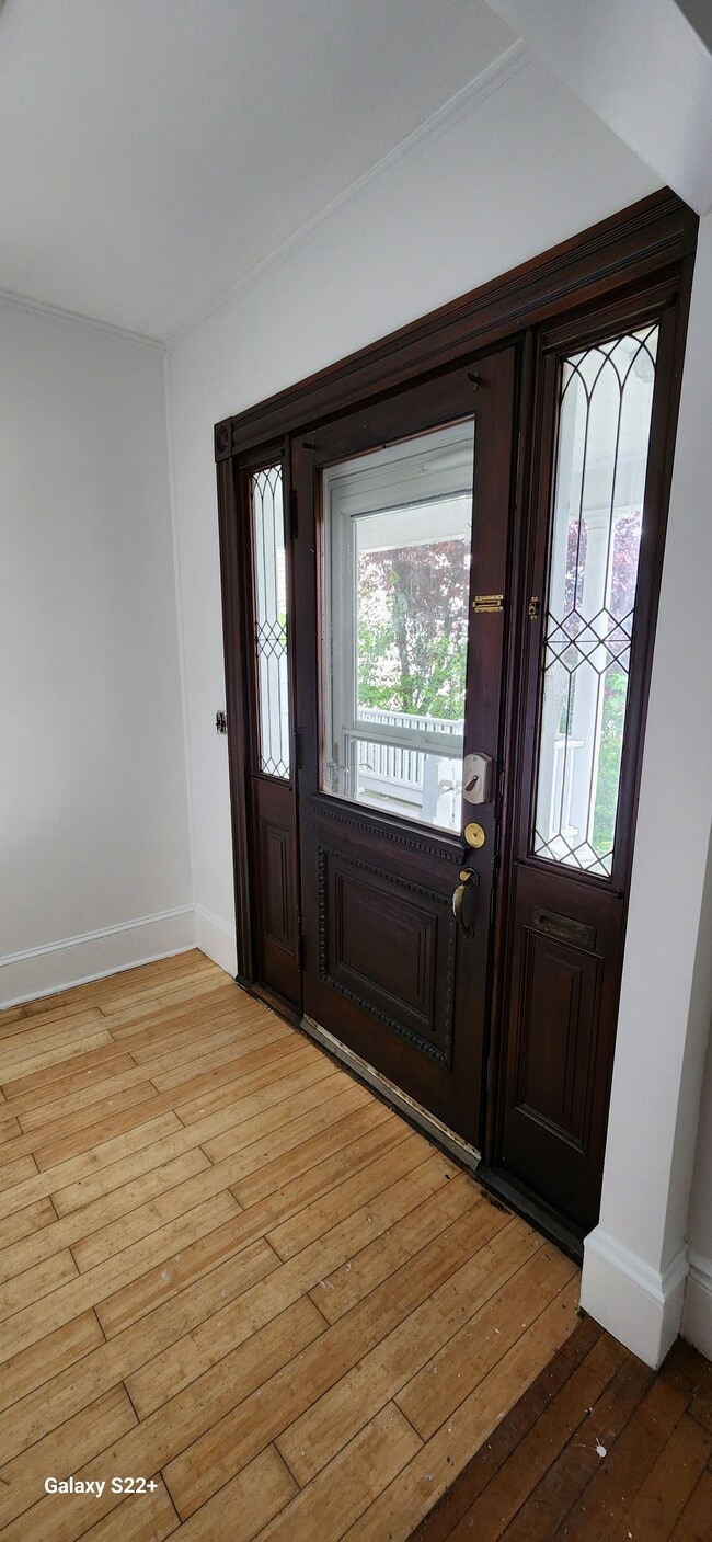 Building Photo - 389 Newport Ave