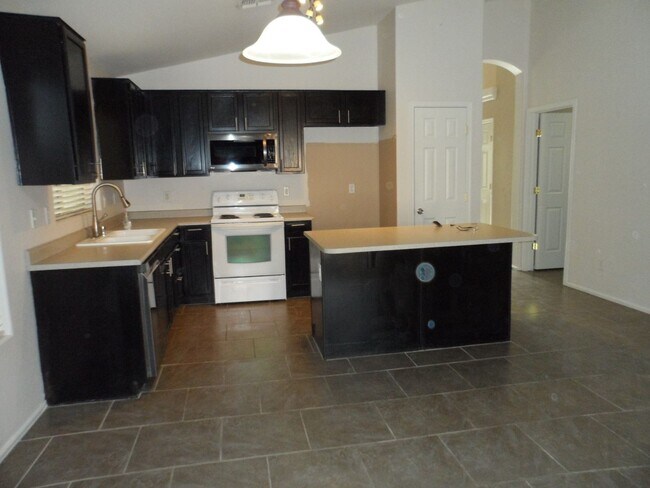 Building Photo - Perfect Open Layout Home in Rancho Garbriela