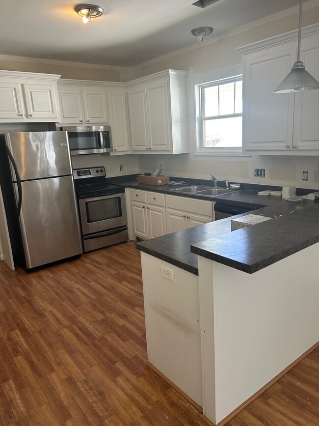 Building Photo - 918 Woodlawn Ave