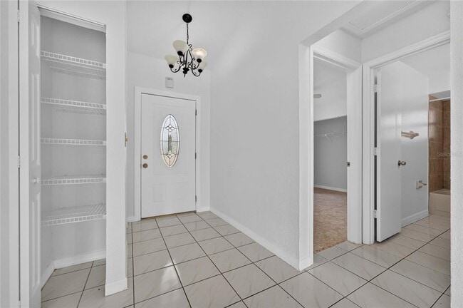 Building Photo - 913 San Rafael Way
