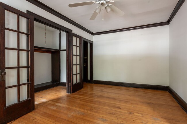 Building Photo - 4546 N Maplewood Ave