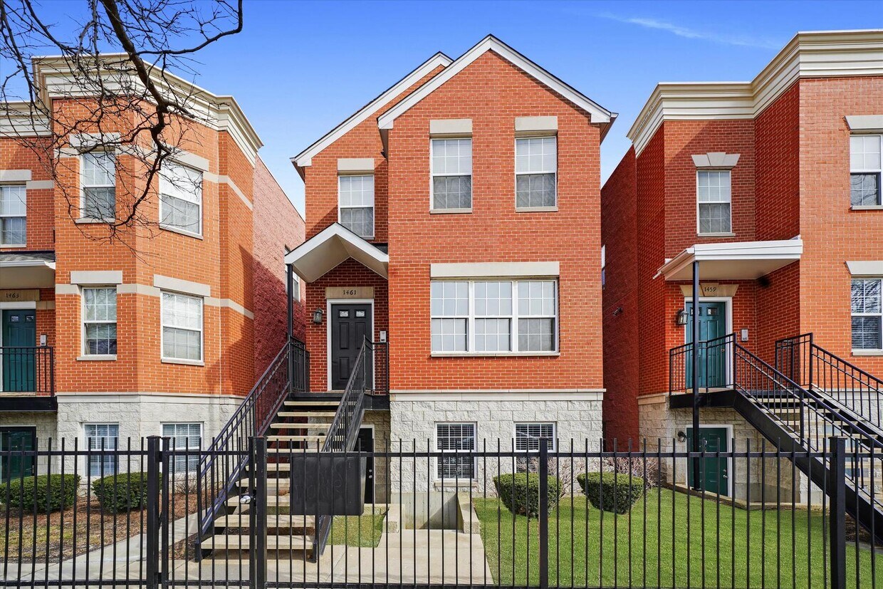 Primary Photo - 1461 N Larrabee St