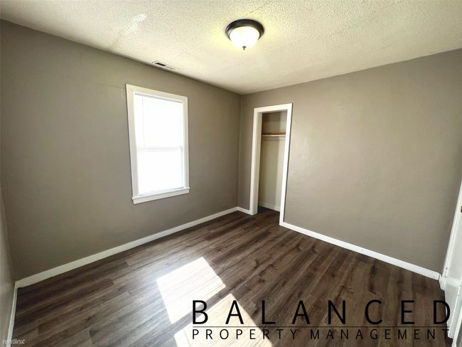 Building Photo - 3 br, 1 bath House - 3209 SE California Ave