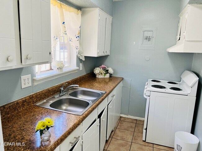 Foto del edificio - 8921 Kenneth St