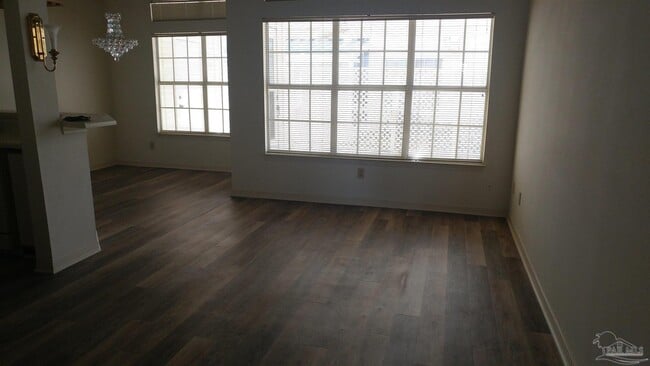 Building Photo - 601 E Burgess Rd