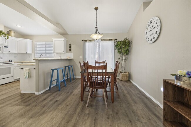 Foto del edificio - 7302 Bay Meadows Dr