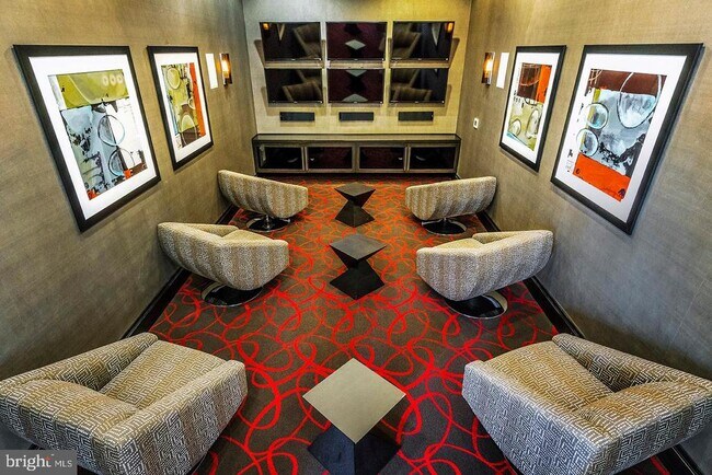 Foto del edificio - 2505 Churchill Downs Way