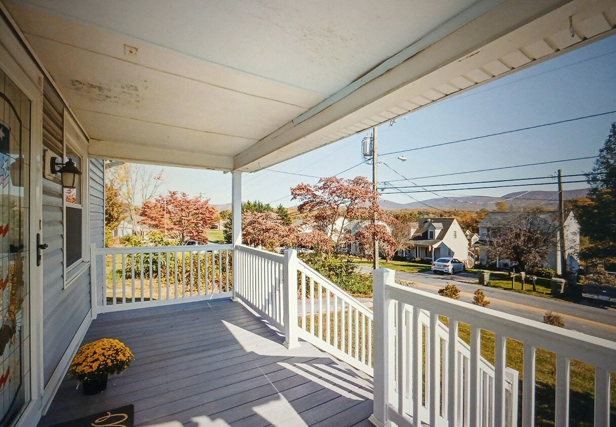 Primary Photo - 917 Sherwood Ave