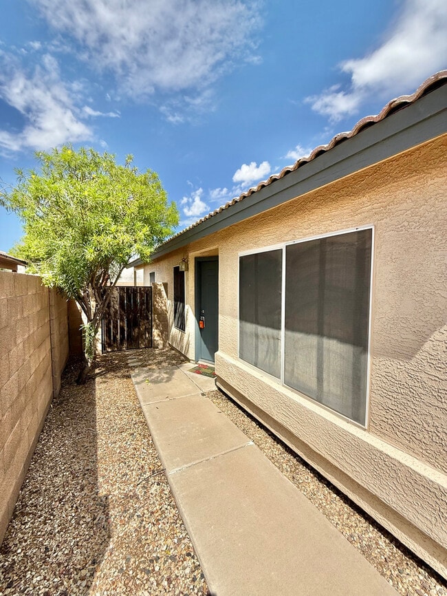 Foto del edificio - 2316 E Kelton Ln
