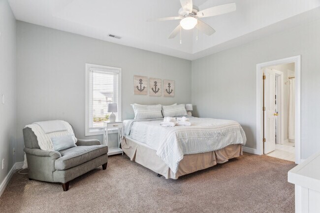 Building Photo - Coral Cottage- Steps from beach access, ou...
