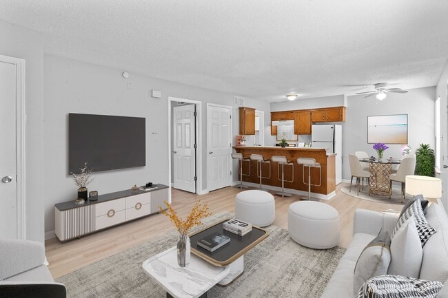 Building Photo - Creekside