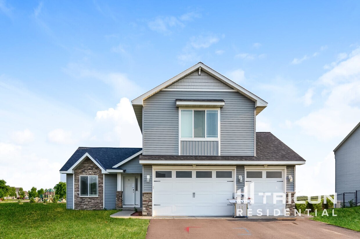 Foto principal - 4220 89th St NE