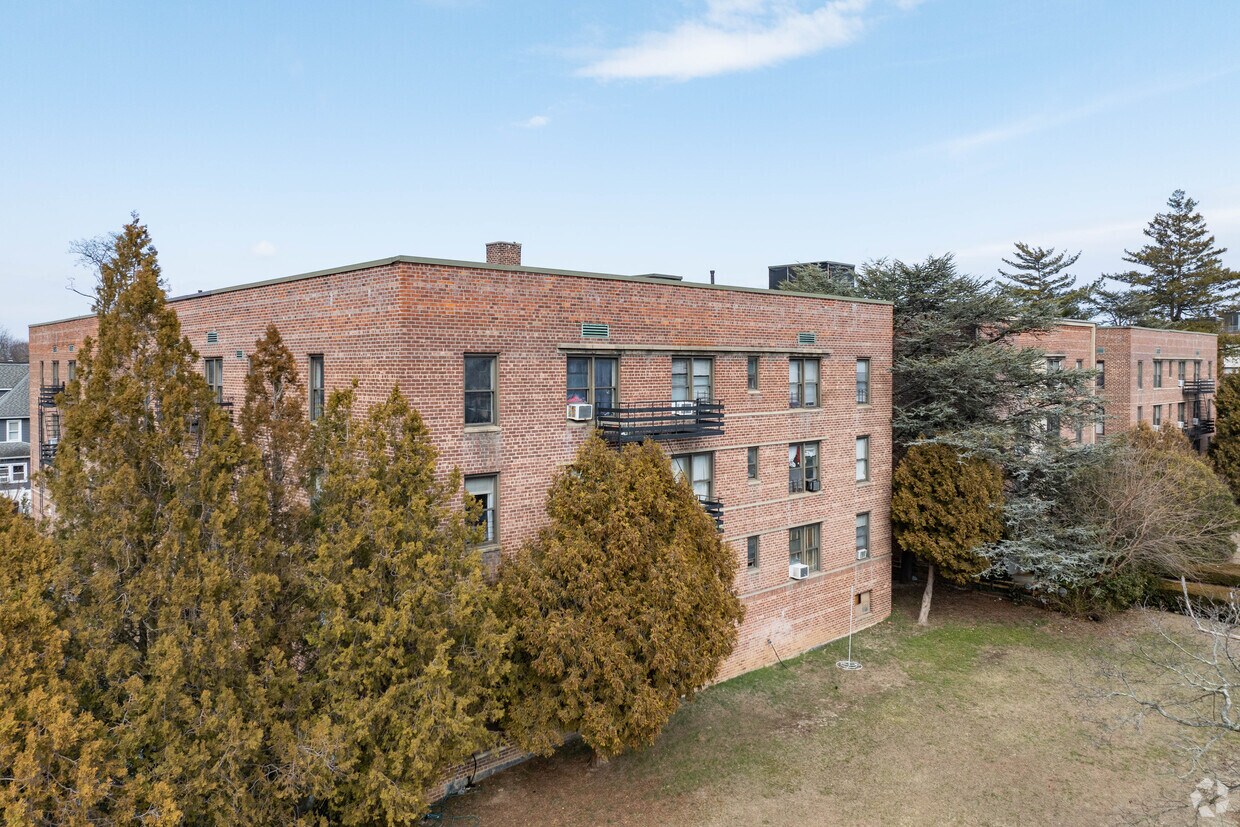 Foto del edificio - 40 Randall Ave