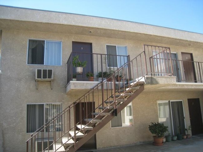 Building Photo - 413 E Elk Ave