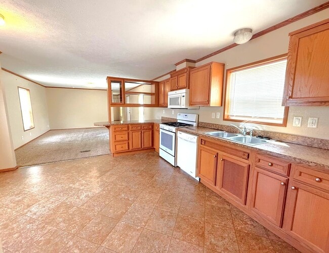 Building Photo - 3 bedroom, 2 bath Mobile Home