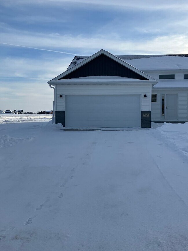 Foto del edificio - New 4 Bedroom/3 Bathroom Twin Home