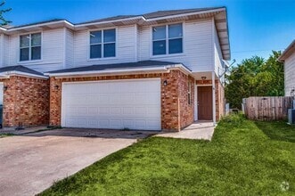 Building Photo - 913 N Brents Ave
