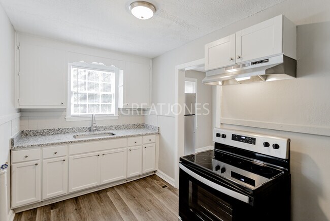 Foto del edificio - NOW OFFERING $250 OFF FIRST FULL MONTH IF ...