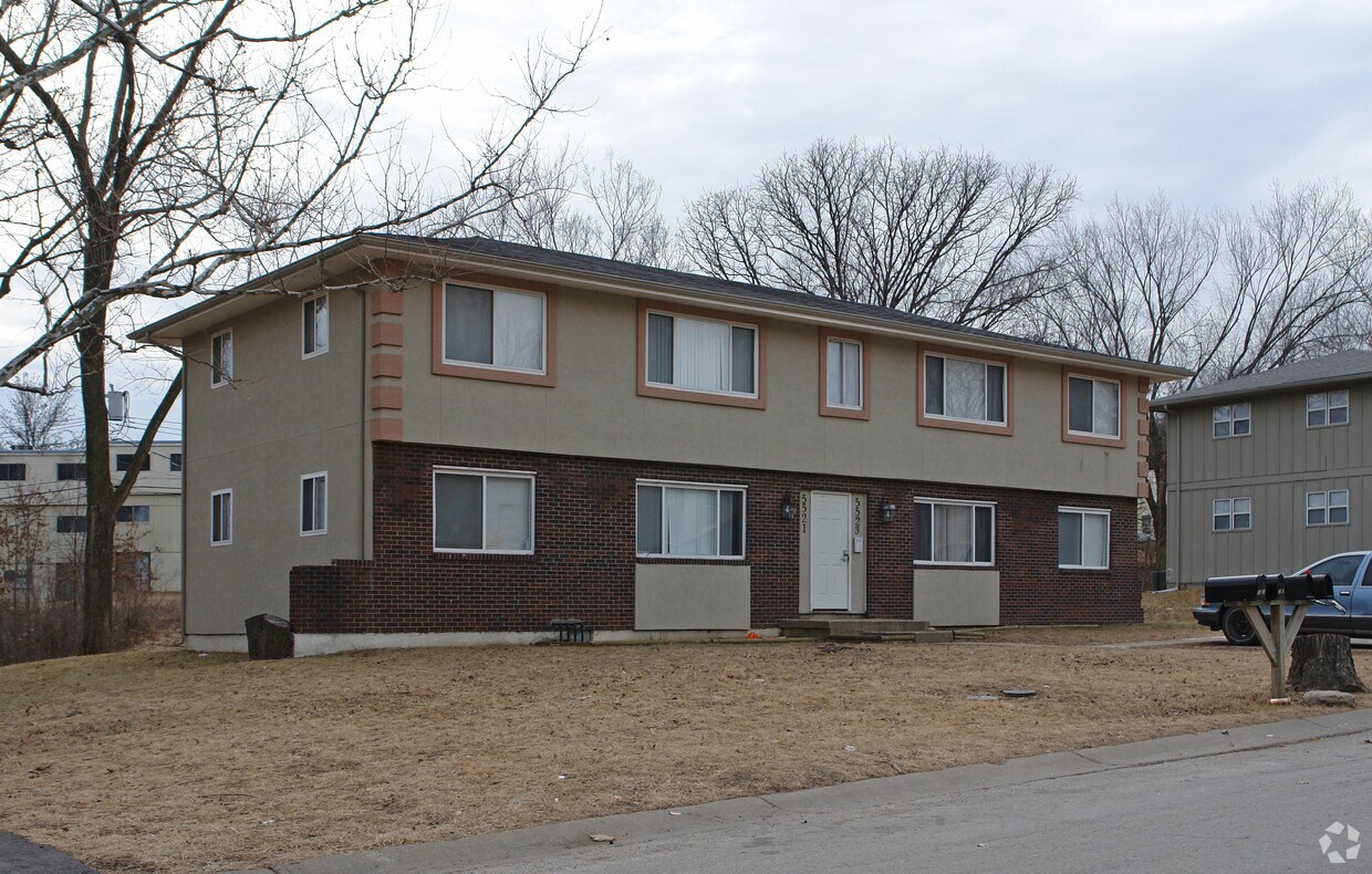 Primary Photo - 5515 Everett Ave