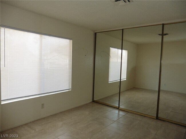 Building Photo - 4412 Pineaire St