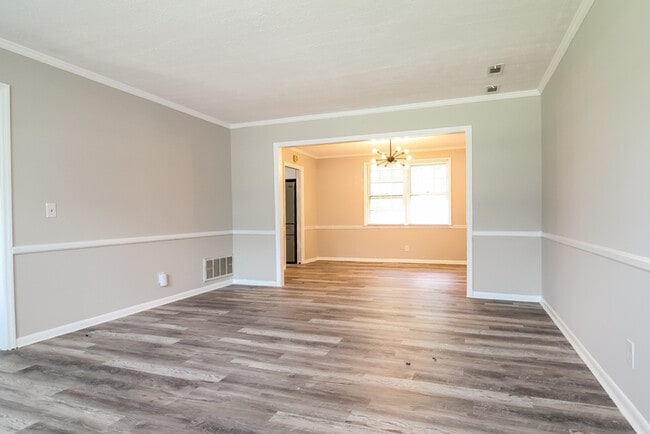 Foto del edificio - 107 Meadowbrook Dr