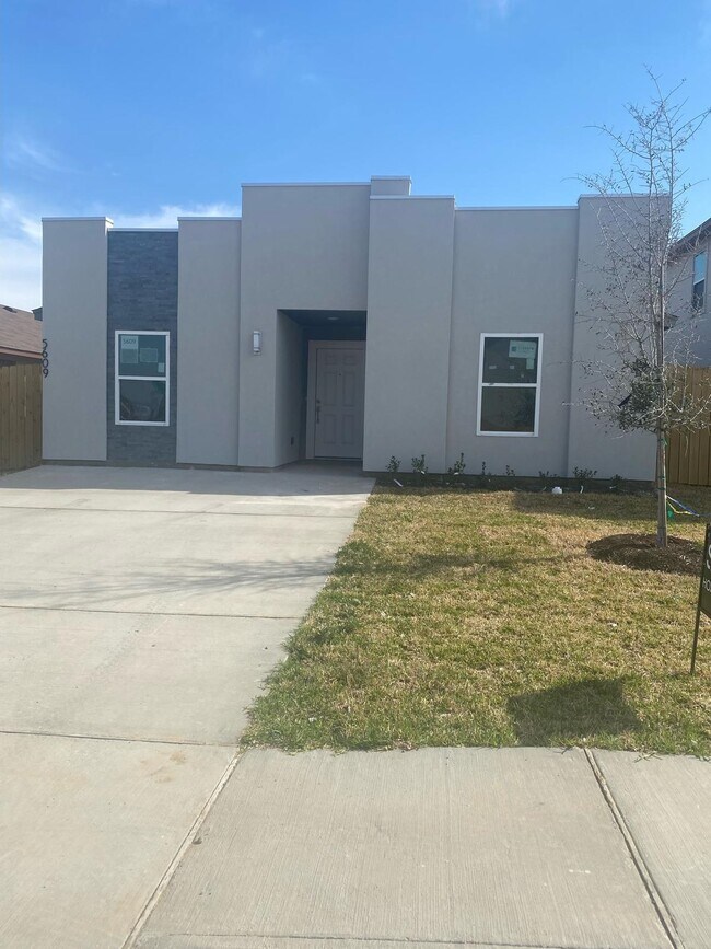 Building Photo - 5609 Encanto Dr