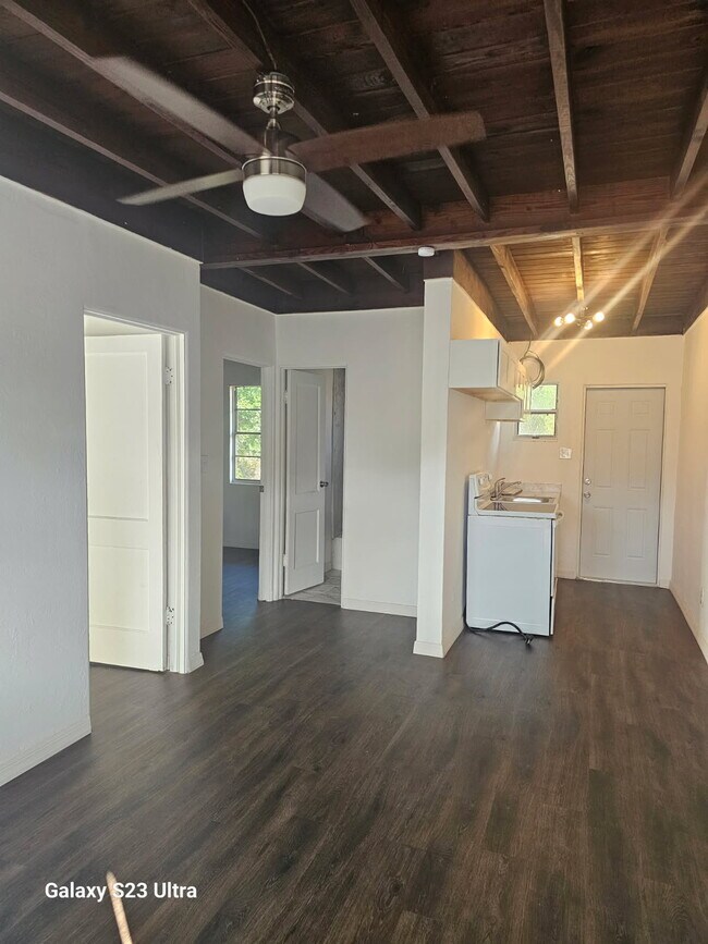 Foto del edificio - 501 Avenue L NE