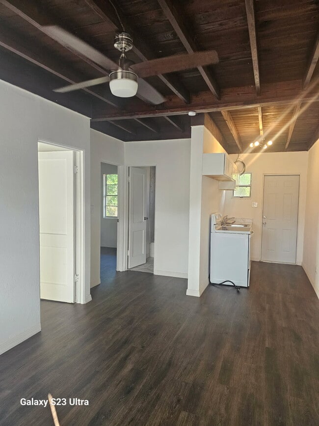 Building Photo - 501 Avenue L NE