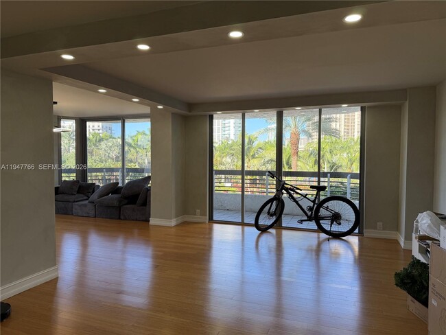 Foto del edificio - 19101 NE 36th Pl