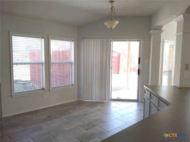 Building Photo - 102 Snake Dance Dr