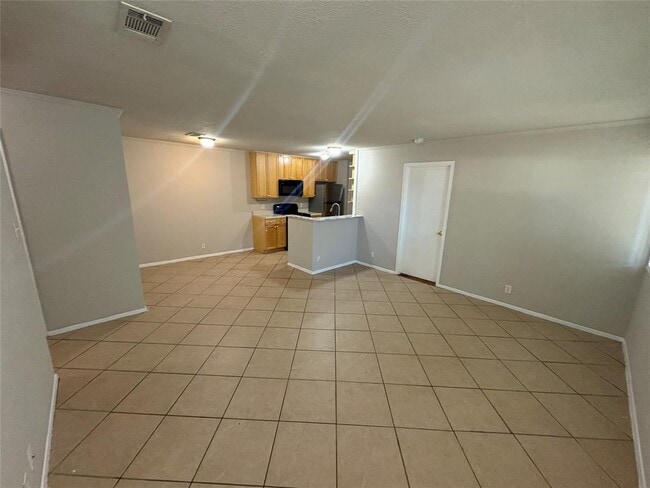Building Photo - 704 Osage Dr