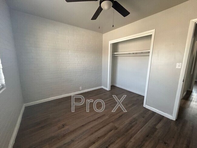 Foto del edificio - 704 W Oak St