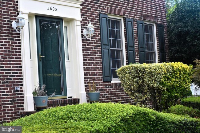 Foto del edificio - 5605 Jarist Dr