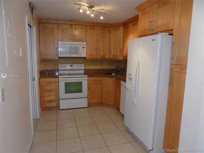 Foto del edificio - 3621 Oaks Clubhouse Dr