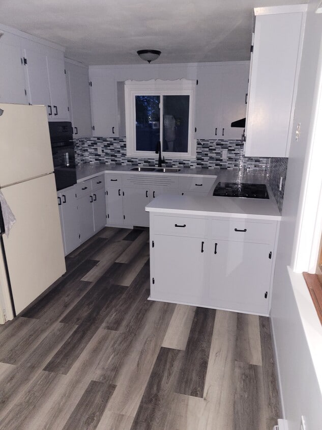 Kitchen 1 - 194 11th Ave
