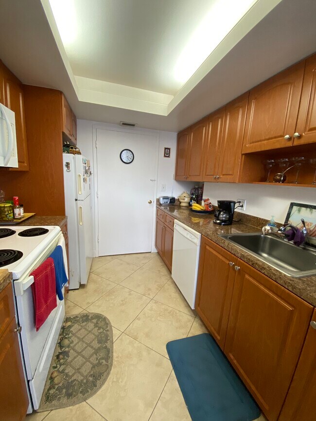 Building Photo - 430 Golden Isles Dr