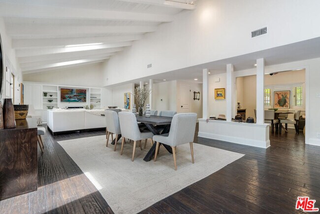 Foto del edificio - 23547 Long Valley Rd
