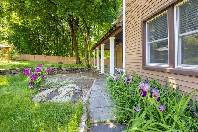 Building Photo - 65 Furnace Dock Rd