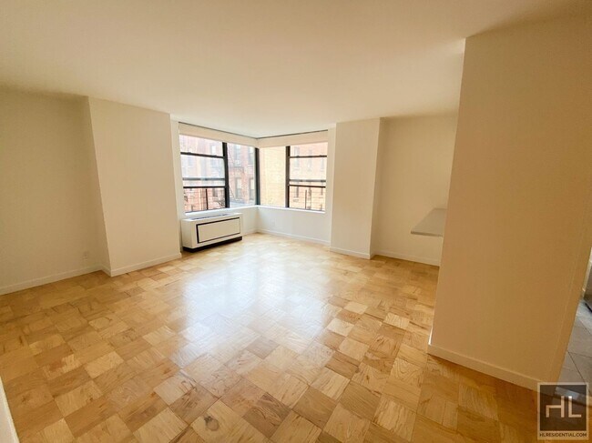 Building Photo - W 87th St