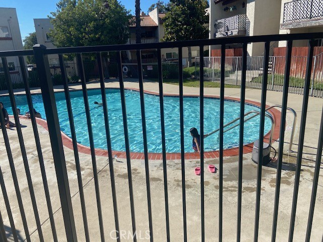 Foto del edificio - 23635 Golden Springs Dr
