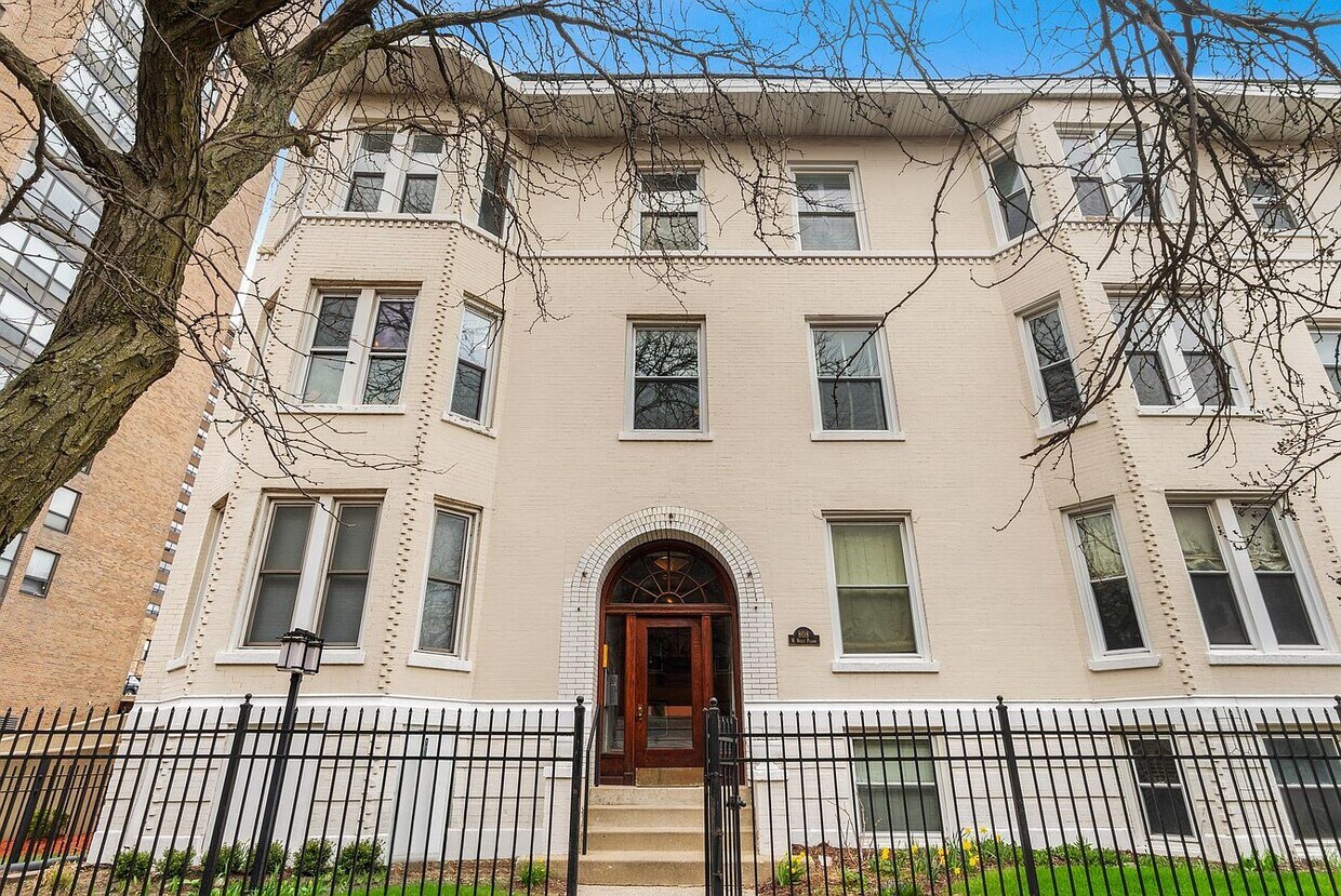 Primary Photo - 808 W Belle Plaine Ave