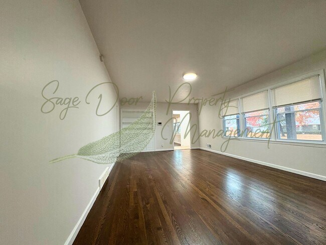 Building Photo - WELCOME HOME TO COMFORT & STYLE