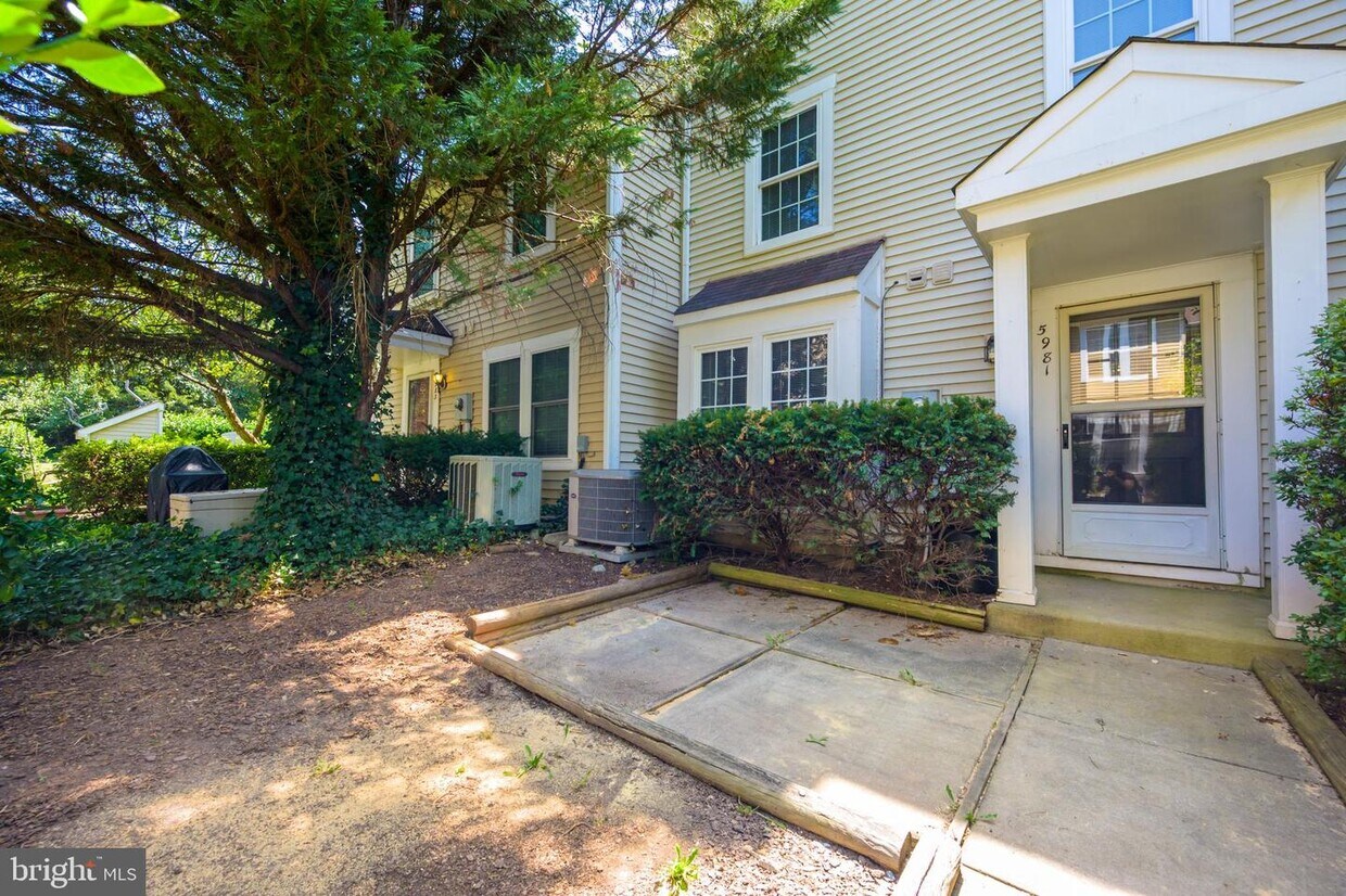 5981 Havener House Way, Centreville, VA 20120 Townhome Rentals in